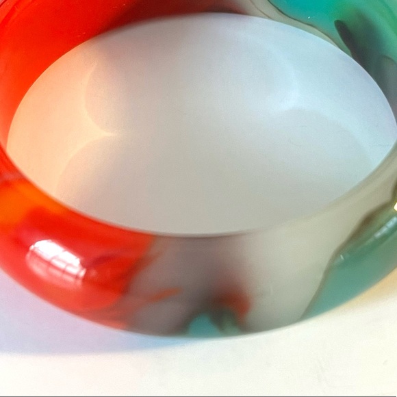 Beautiful Chalcedony Bangle Bracelet in Jade Style - Picture 6 of 8